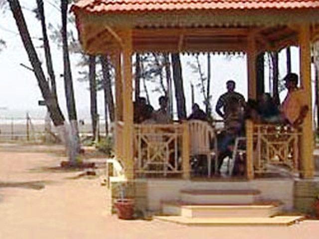 Golden Swan Beach Resort Murud  Bagian luar foto