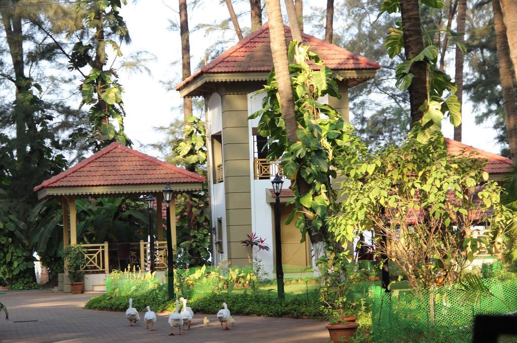 Golden Swan Beach Resort Murud  Bagian luar foto